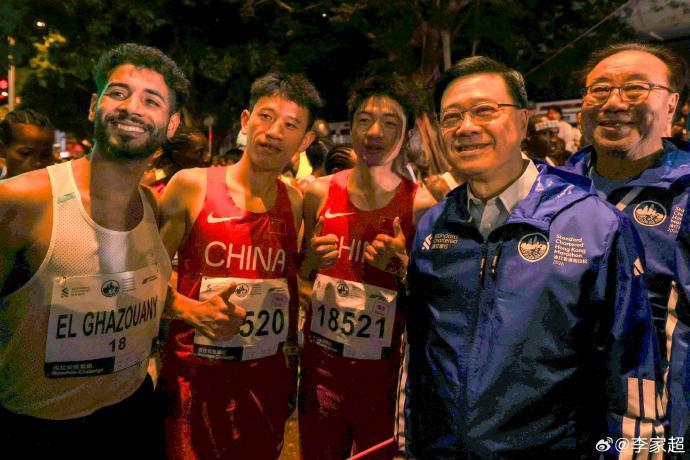 咪咕体育官方入口-郭晶晶霍启刚亮相香港马拉松赛，李家超：推动体育盛事化发展